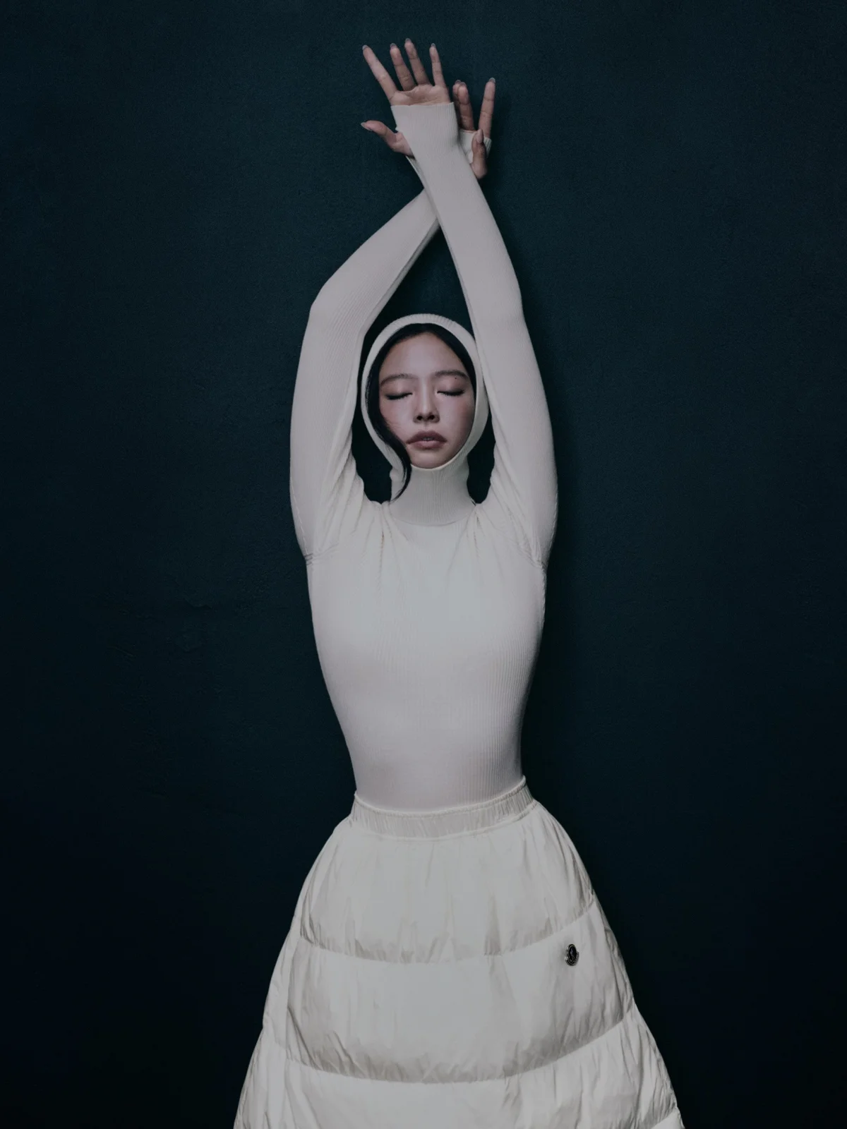 Moncler, монклер, дженни, блэкпинк, кей-поп, Blackpink, шер, Грейс Джонс, пуховики на зиму, зима 2026-2027 тренды, верхняя одежда на зиму