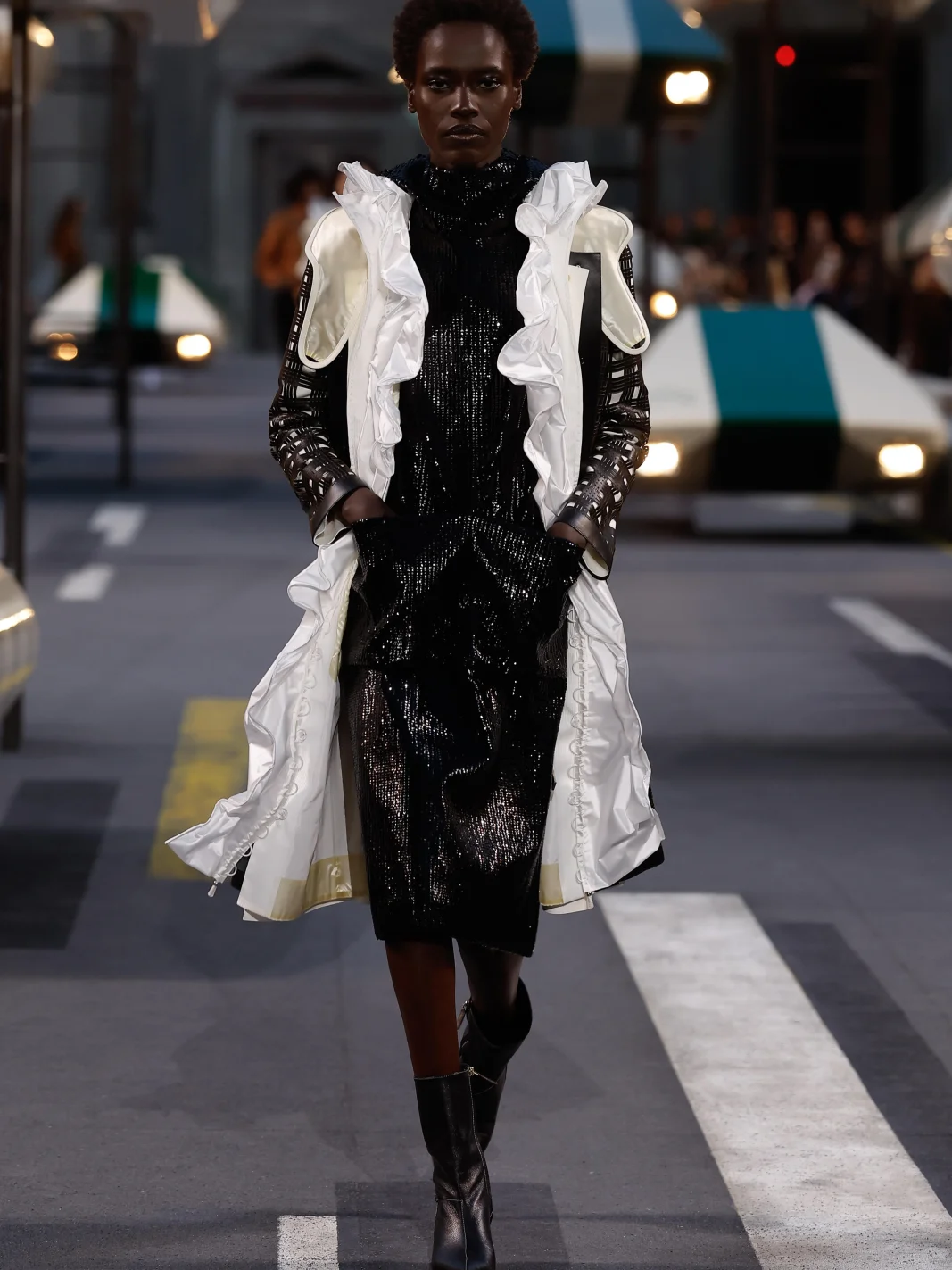 Неделя моды в Париже, Louis Vuitton, луи виттон, показ, новая коллекция, весна-лето 2027, ss27, Николя Жескьер, женская коллекция, футуризм
