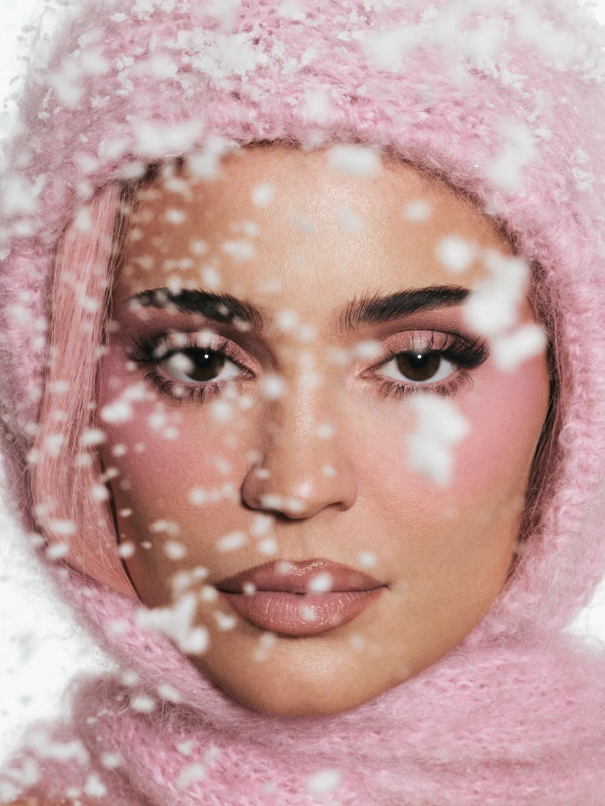 Kylie Cosmetics, Кайли Косметикс, Кайли Дженнер, косметика, праздничная коллекция 2026, новинки, Winter Kissed, тени для век, блески для губ