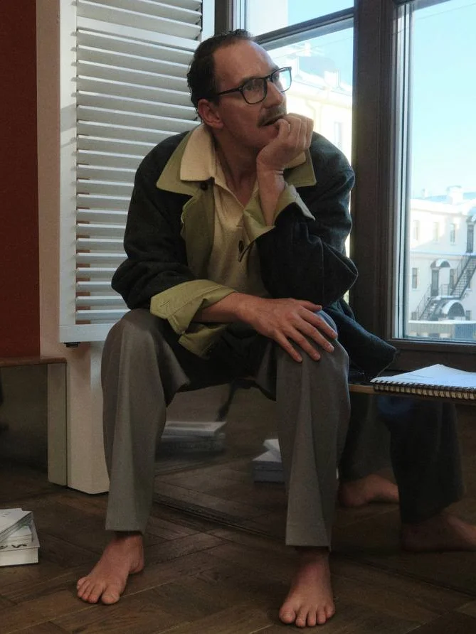 Стиль Posh Grandpa, Grandpa chic, стиль деда, винтаж, Гарри Стайлз, стиль марти суприм, шикарный, тренды 2026, многослойность, мода, тренды, стиль