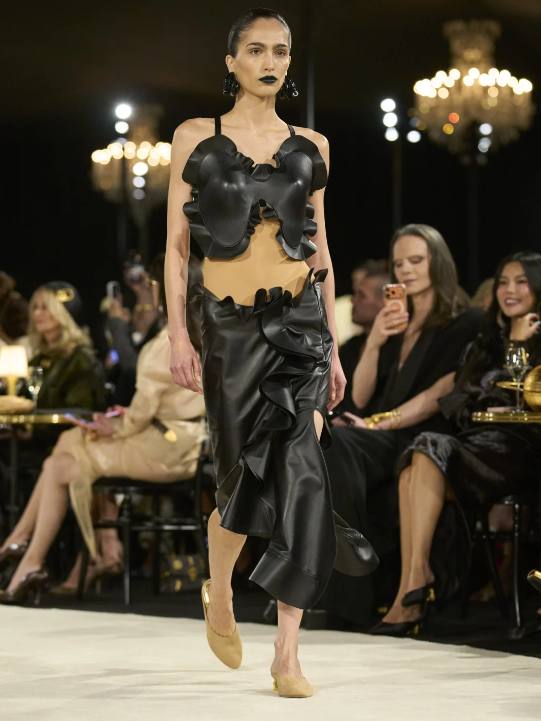 Неделя моды в Париже, Schiaparelli, Скиапарелли, весна-лето 2027, ss27, модный показ, новая коллекция, Надя Ли Коэн, Тейт Макрей