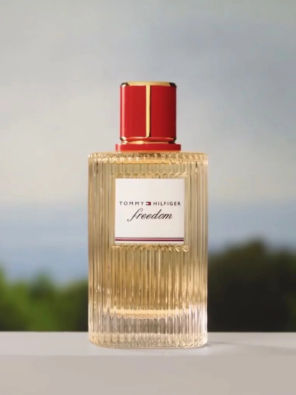 Камила Кабельо, Tommy Hilfiger, томми хилфигер, женские духи, Freedom Eau de Parfum, ароматы на осень, парфюмерия, трендовые духи