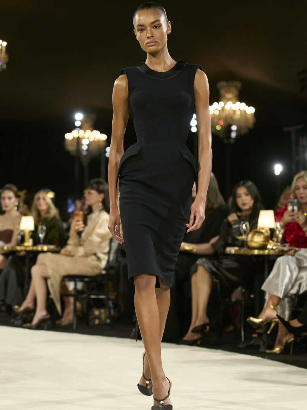 Неделя моды в Париже, Schiaparelli, Скиапарелли, весна-лето 2027, ss27, модный показ, новая коллекция, Надя Ли Коэн, Тейт Макрей