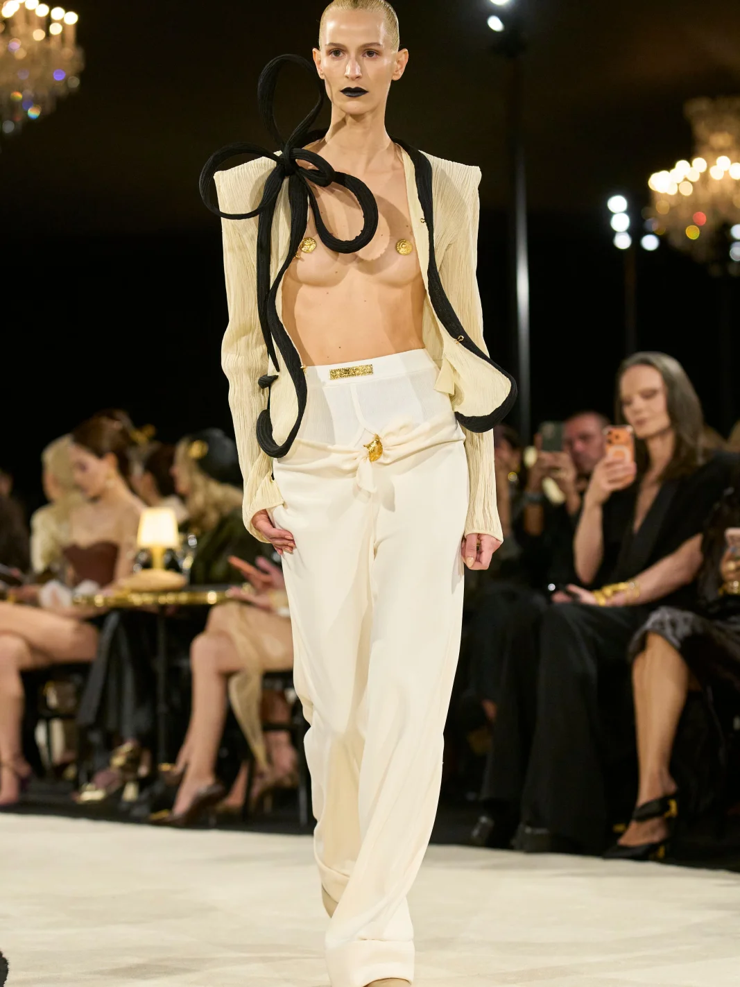 показ Schiaparelli