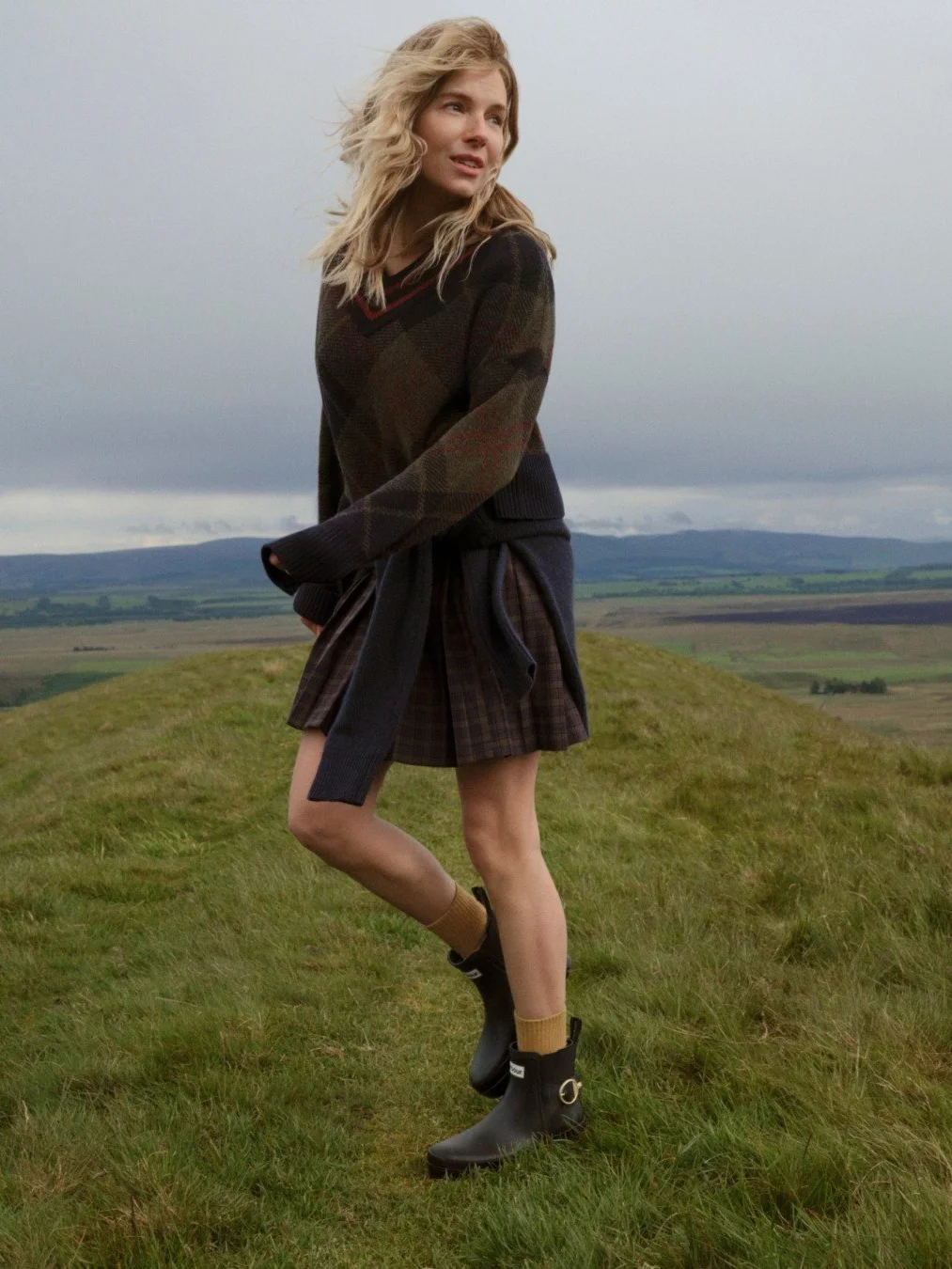 barbour новая коллекция рекламная кампания кампейн верхняя одежда женская одежда мужская одежда осень-зима 2026 тартан сиенна миллер идрис эльба