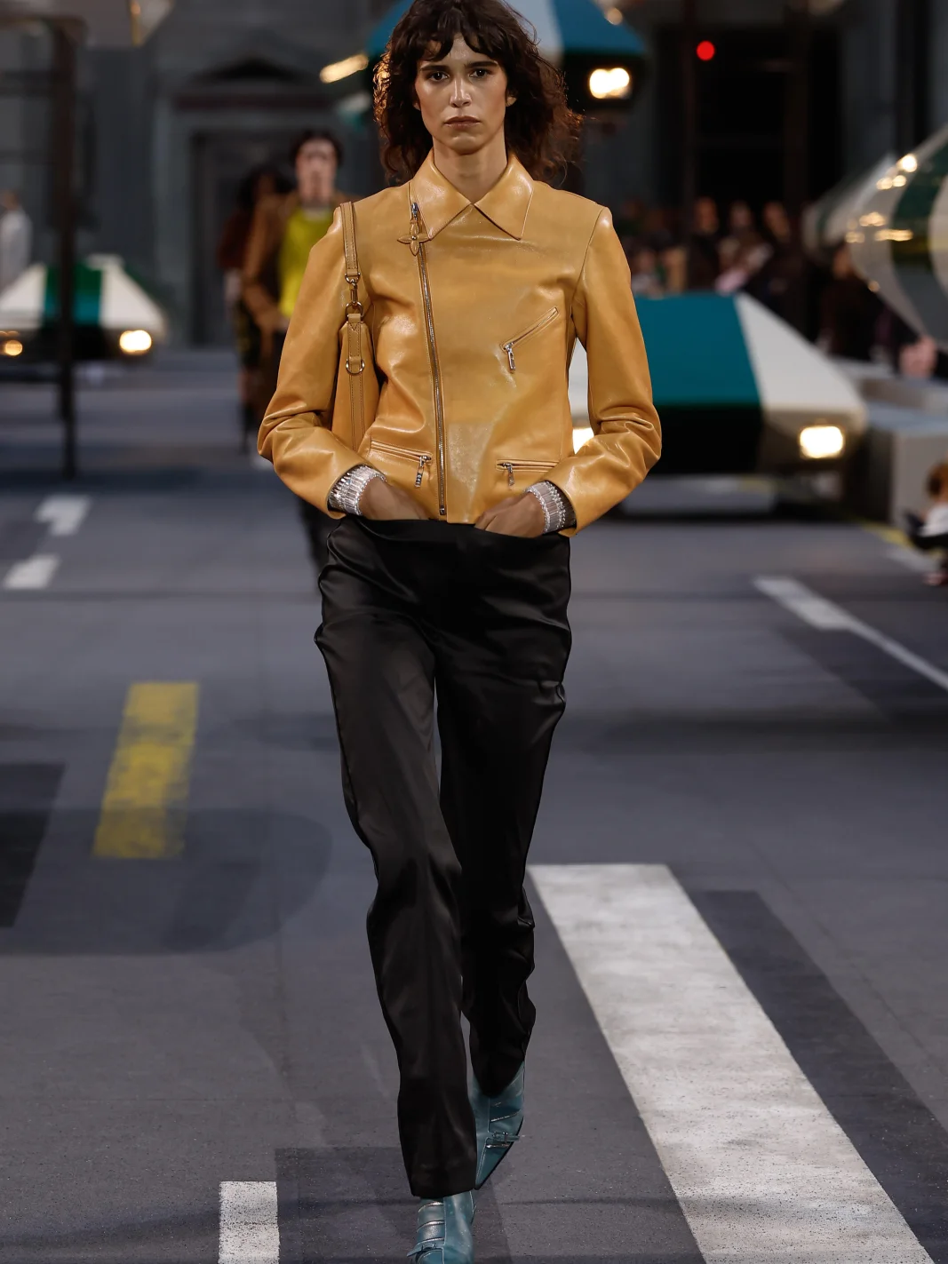 Неделя моды в Париже, Louis Vuitton, луи виттон, показ, новая коллекция, весна-лето 2027, ss27, Николя Жескьер, женская коллекция, футуризм