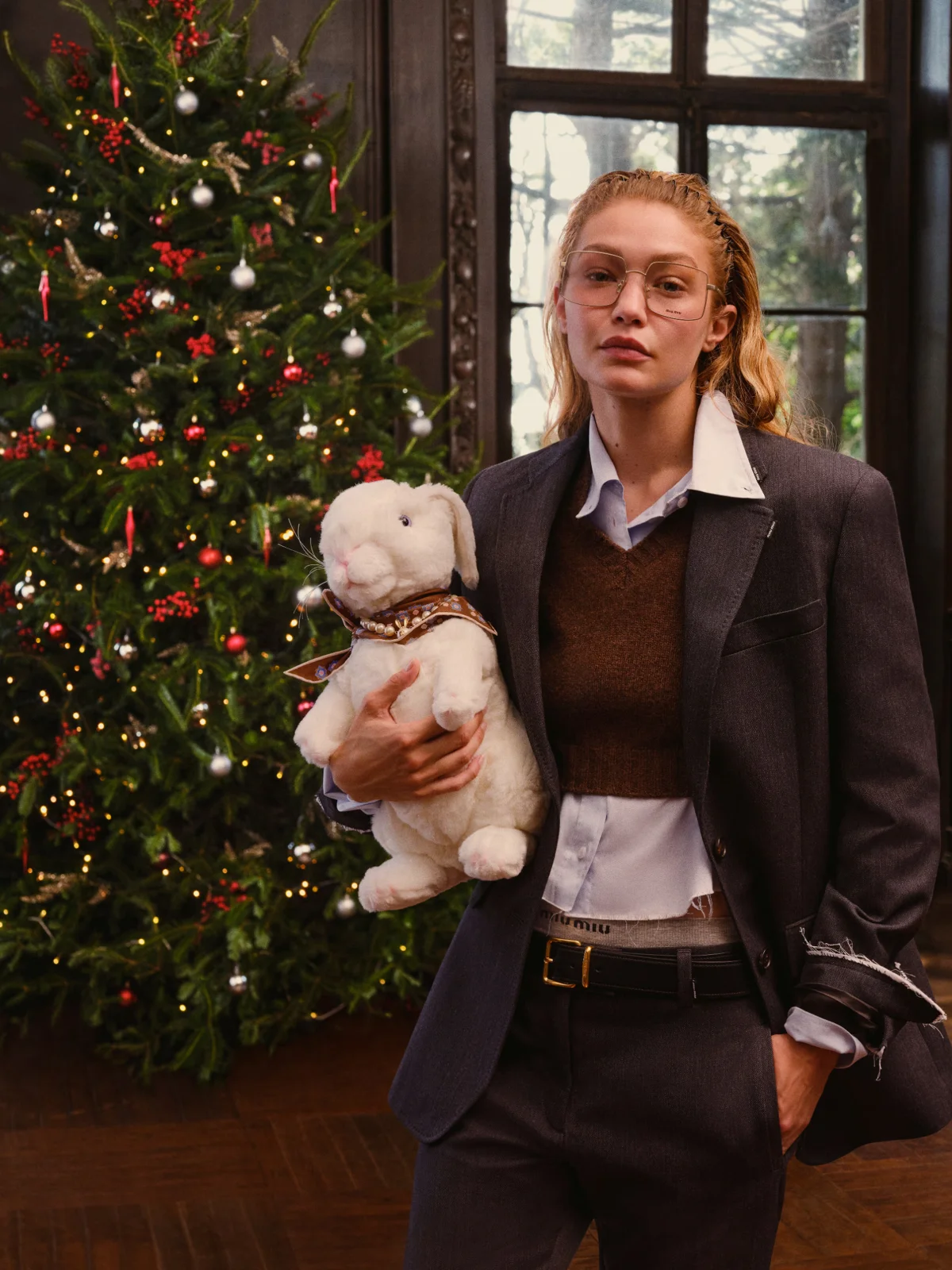 Miu Miu, Holiday 2026, миу миу, праздничная коллекция, Джиджи Хадид, Джорджия Палмерстон, Сяовэнь Цзюй, Луиза Джейкобсон