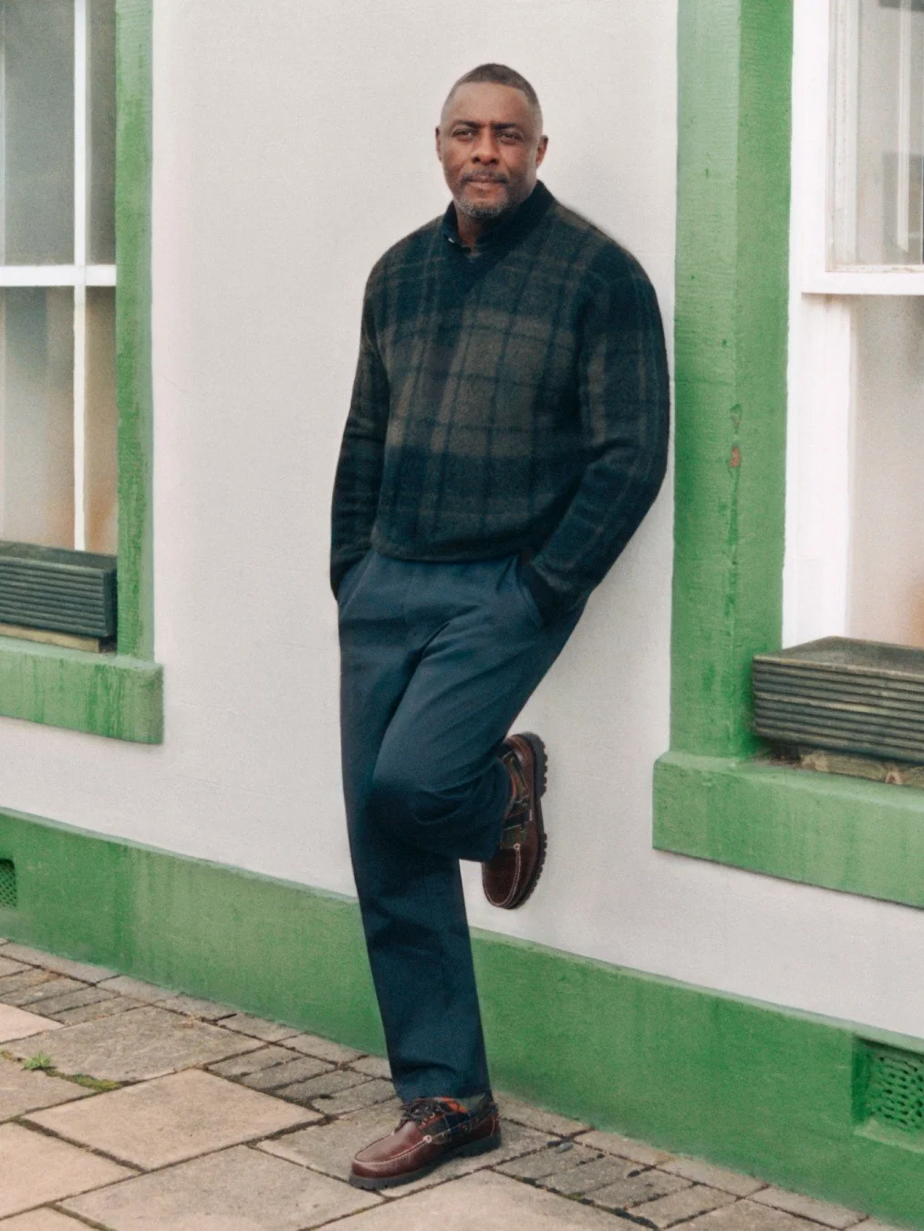 barbour новая коллекция рекламная кампания кампейн верхняя одежда женская одежда мужская одежда осень-зима 2026 тартан сиенна миллер идрис эльба