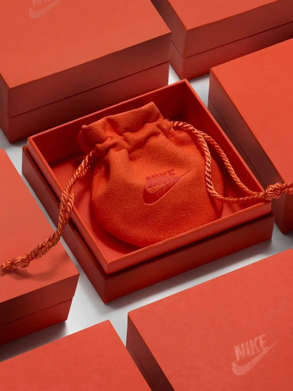 Nike, найк, свуш, Swoosh, украшения, ювелирная коллекция, новинки, серьги, колье, новая коллекция украшений