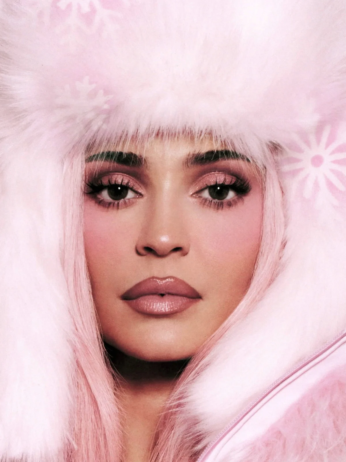 Kylie Cosmetics, Кайли Косметикс, Кайли Дженнер, косметика, праздничная коллекция 2026, новинки, Winter Kissed, тени для век, блески для губ