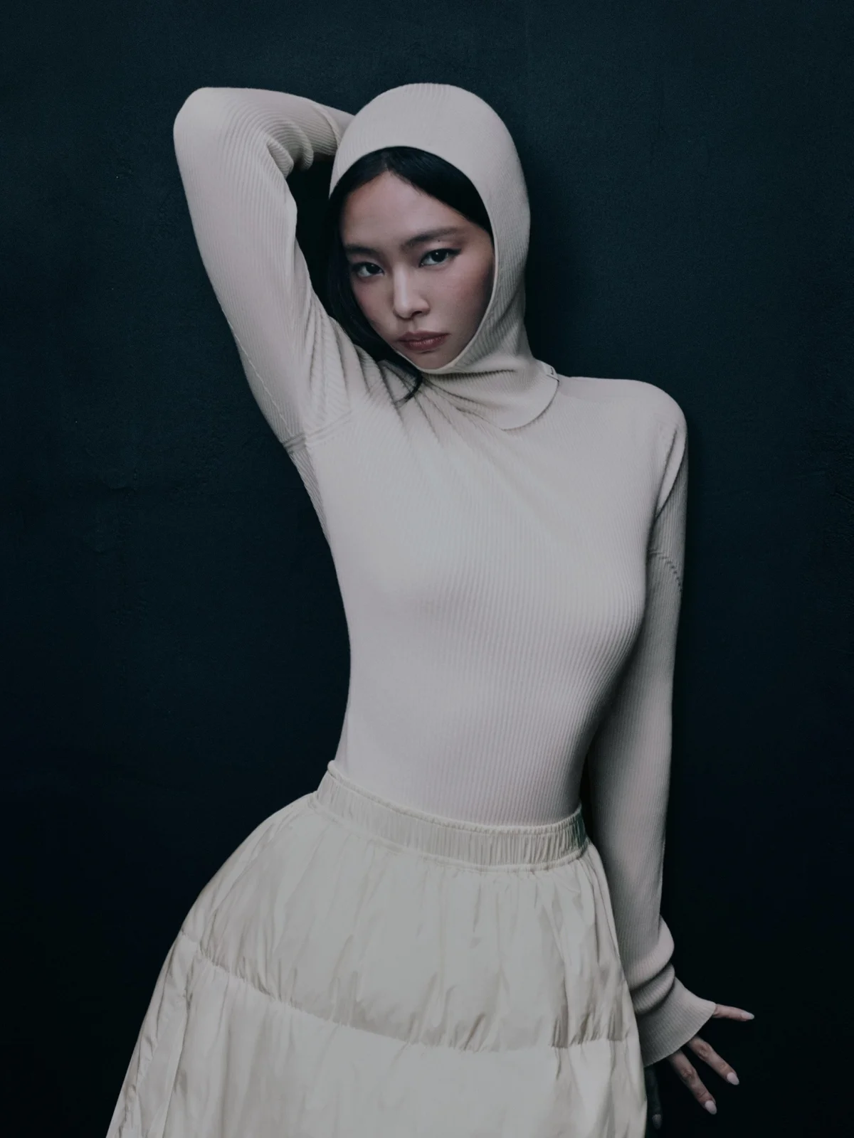 Moncler, монклер, дженни, блэкпинк, кей-поп, Blackpink, шер, Грейс Джонс, пуховики на зиму, зима 2026-2027 тренды, верхняя одежда на зиму