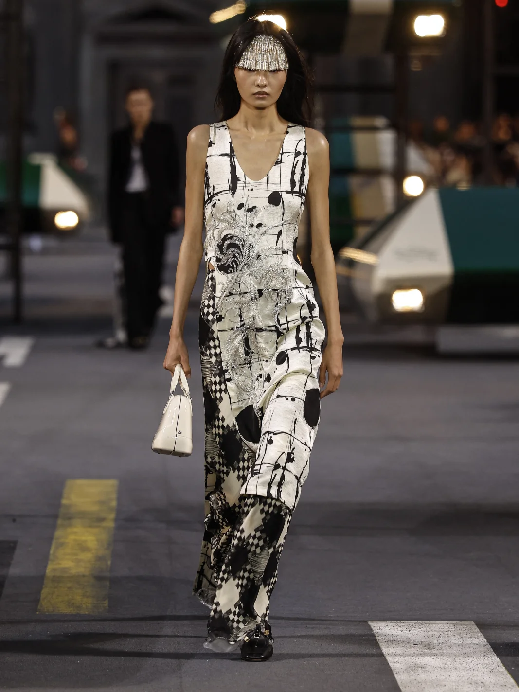 Неделя моды в Париже, Louis Vuitton, луи виттон, показ, новая коллекция, весна-лето 2027, ss27, Николя Жескьер, женская коллекция, футуризм