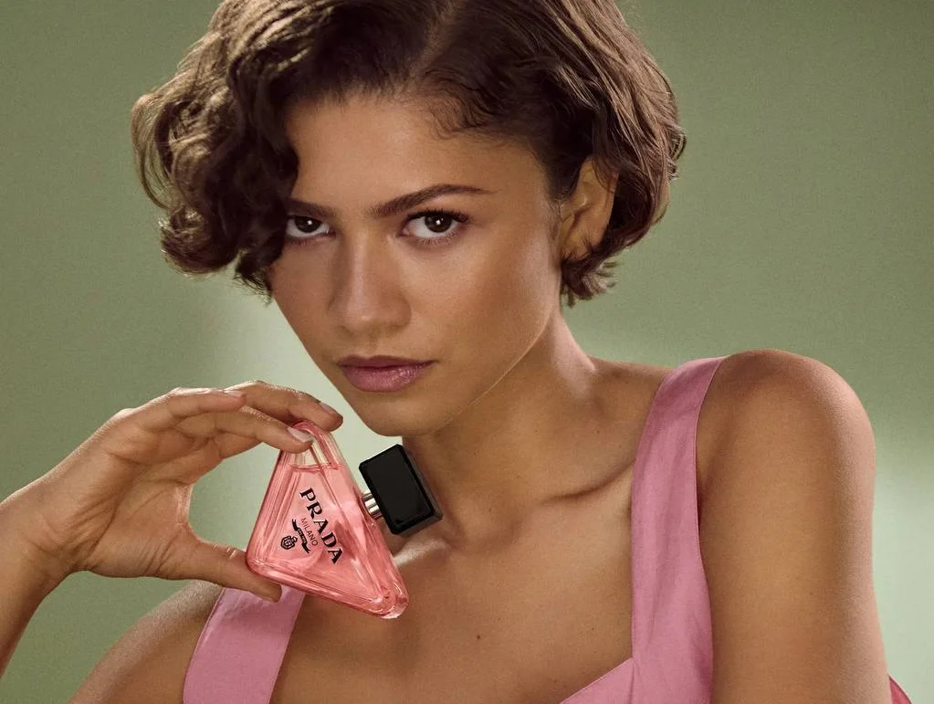 Зендея стала амбассадором Prada Beauty и лицом нового аромата Paradoxe Sweet Chemistry