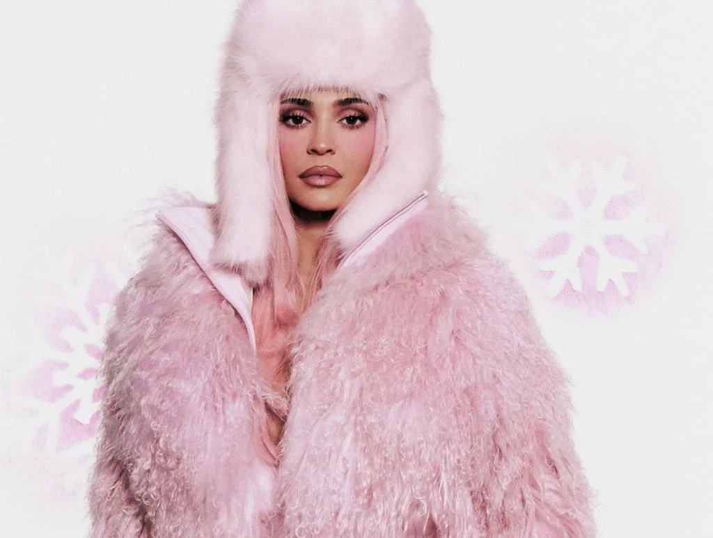 Назад в 2018-й: Кайли Дженнер показала праздничную коллекцию Kylie Cosmetics