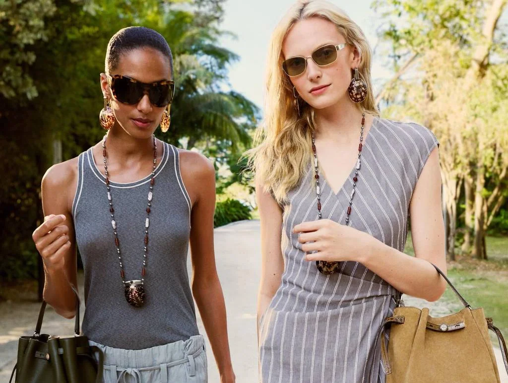 Алекс Консани и Саша Куинби — героини нового кампейна Tory Burch, снятого на Ямайке