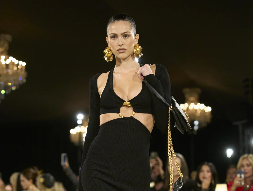 Обретая чистоту и ясность: как прошел показ новой коллекции Schiaparelli весна-лето 2027