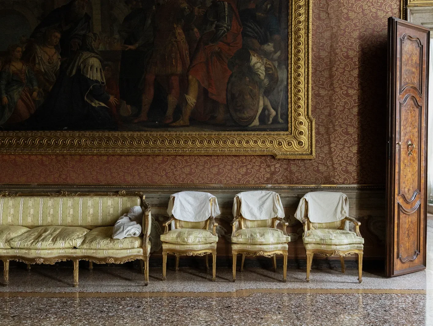 Искусство как протест: в Венеции открылась выставка Fondazione Dries Van Noten