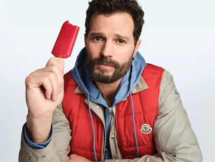 Джейми Дорнан стал героем летнего кампейна Moncler