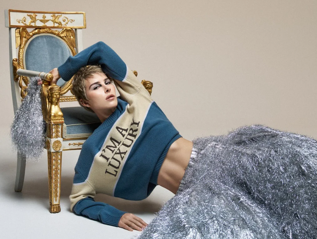 Tumblr-эра возвращается: Walk of Shame перевыпустил культовые свитеры I’m a Luxury