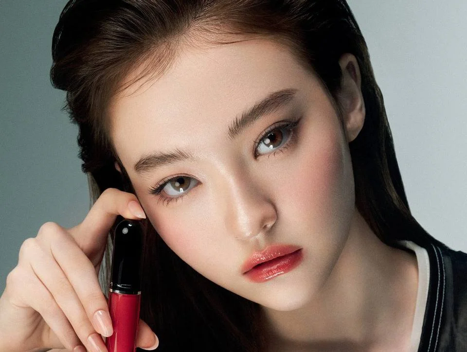 Участница группы Meovv Элла стала лицом нового тинта для губ MAC Cosmetics