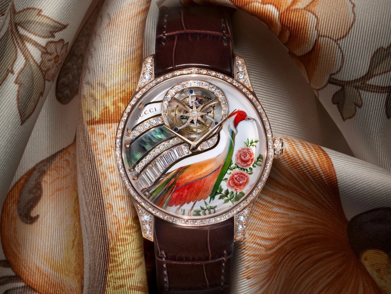 Флора и фауна в миниатюре: рассматриваем часы из новой коллекции Gucci