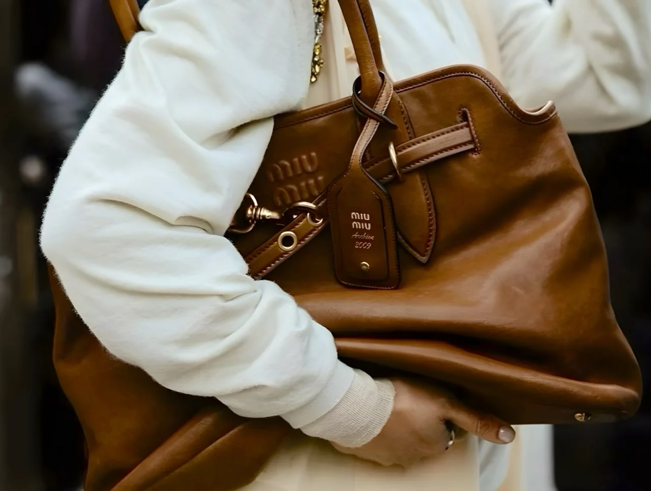 Теперь Cartier, Prada и Miu Miu можно купить на Ozon