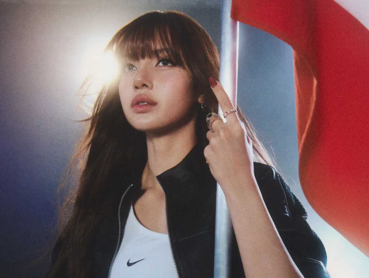 Архивные кроссовки Moon Shoe и Лиса из BLACKPINK: каким вышел новый кампейн Nike