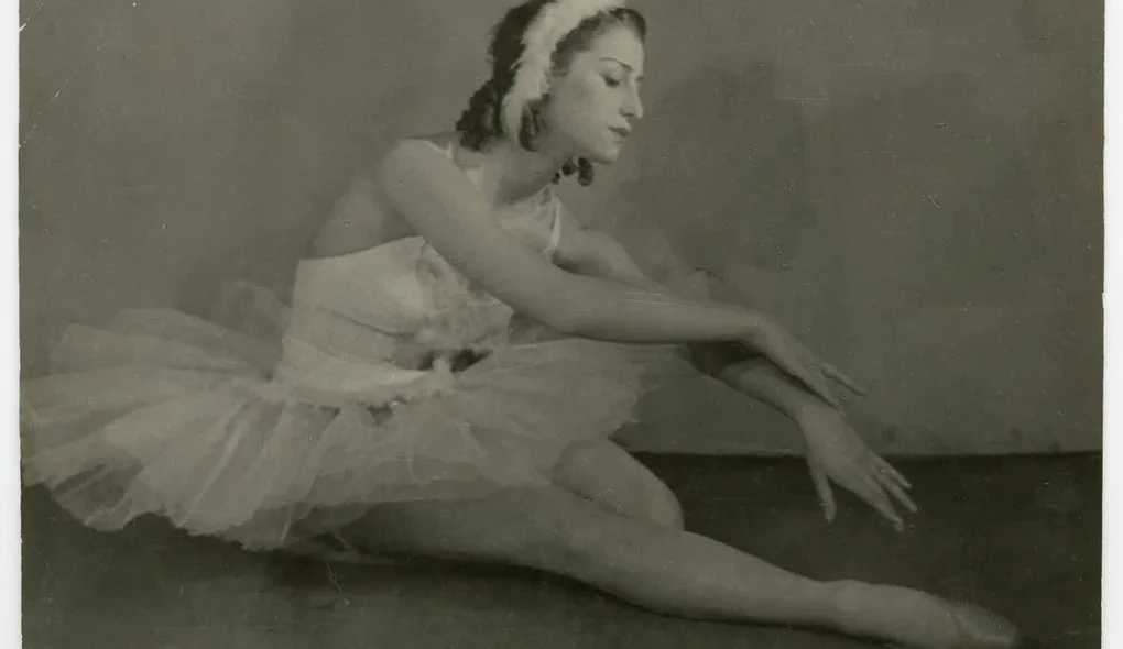 Майя Плисецкая в партии Одетты, 1948